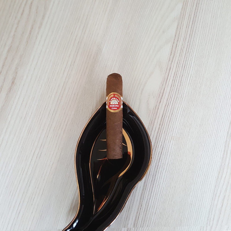 H. Upmann - Half Corona